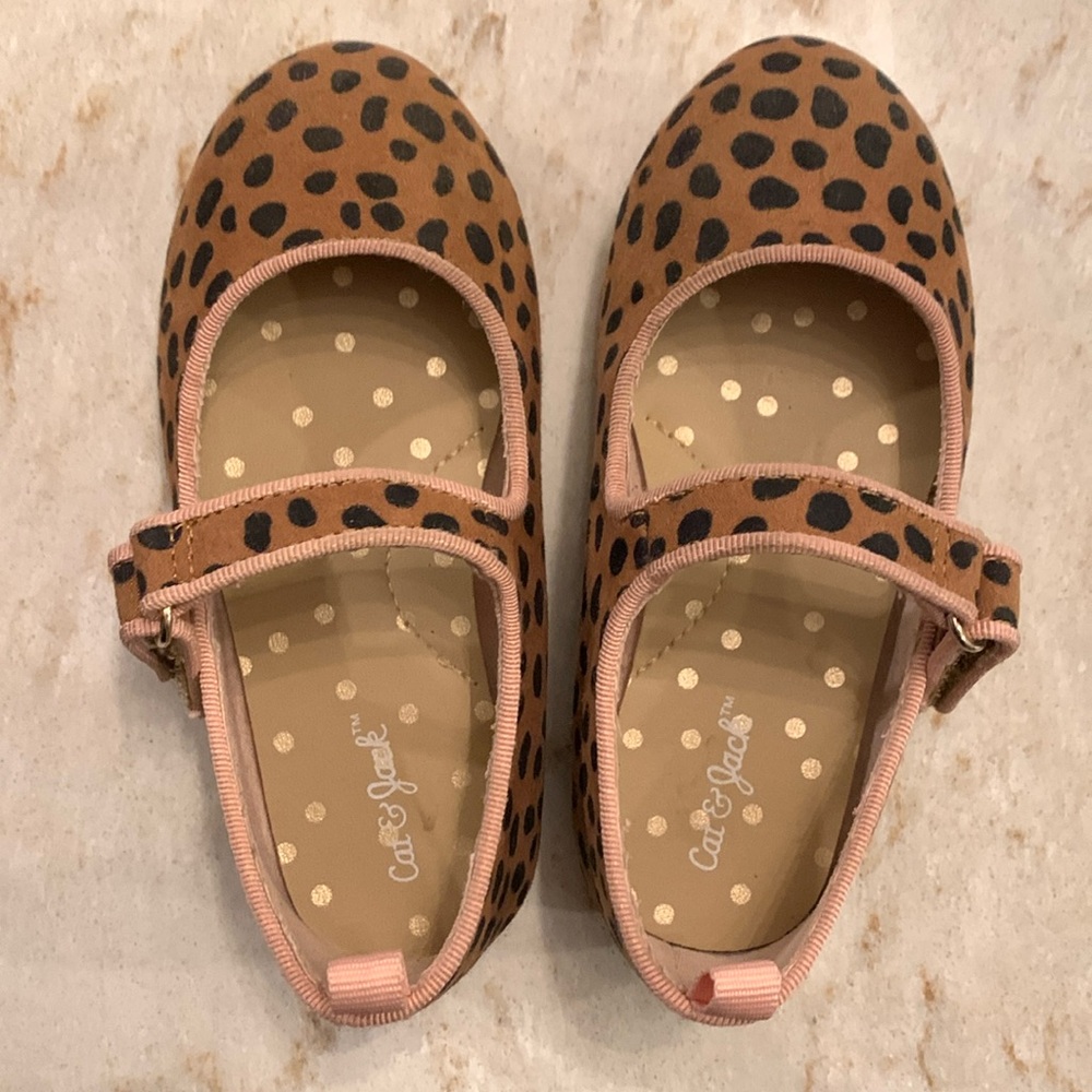 Size 7 animal print flats